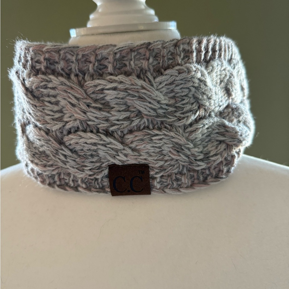 C.C Heathered Knit Headband in Cream and Gray Fleece Interior